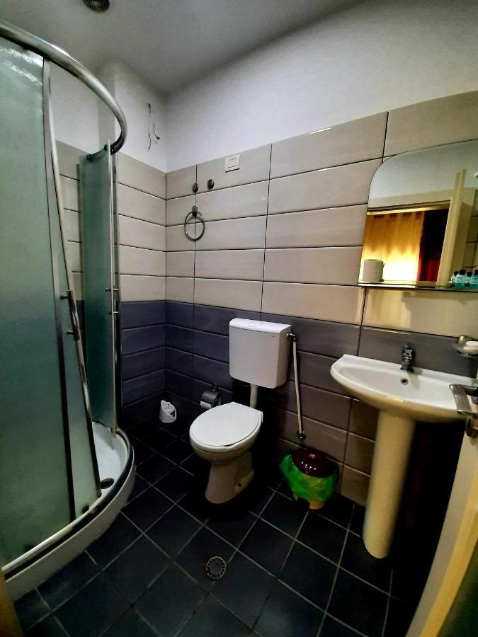 Hotel Vila Giorgio Shkodër Esterno foto